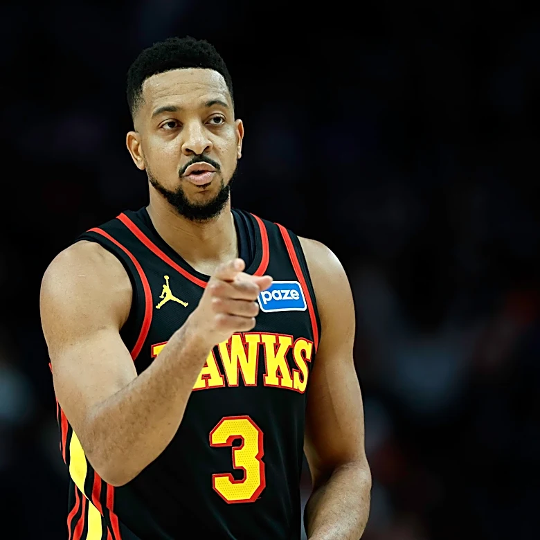 McCollum Signs One-year Extension with Hawks