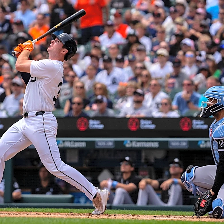 Tigers walk it off in extras to sweep White Sox