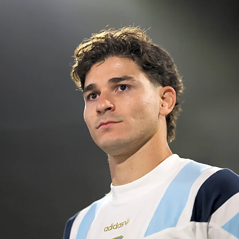 Julián Álvarez makes bombshell transfer request amid Barcelona rumors