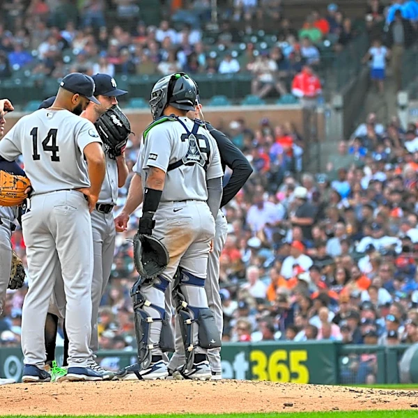 Sloppy Yankees drop series opener to Tigers