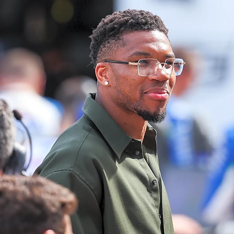 Bucks trade Giannis Antetokounmpo to Heat