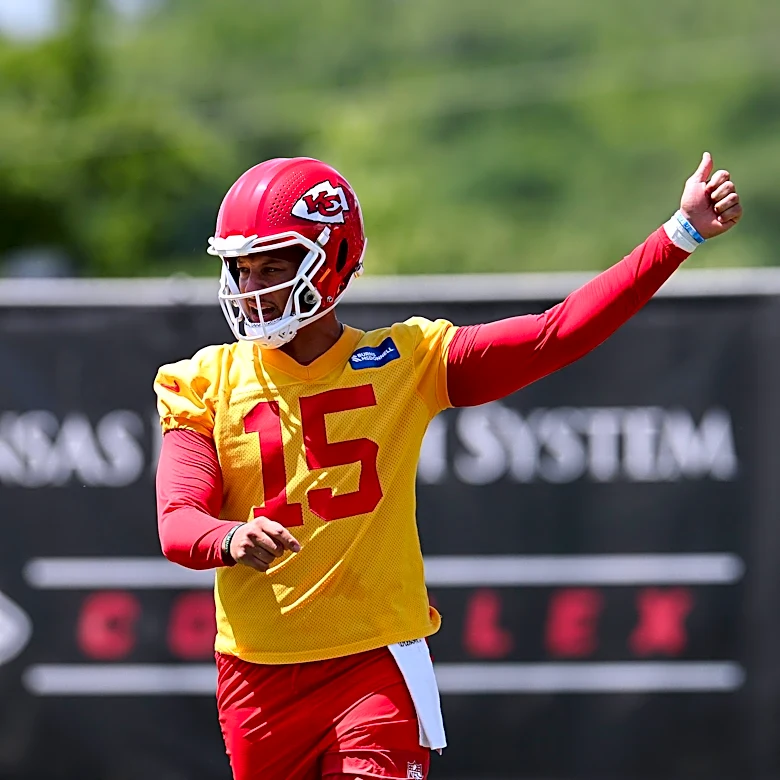 Chiefs News 6/23: Patrick Mahomes ‘trending toward’ being fully cleared
