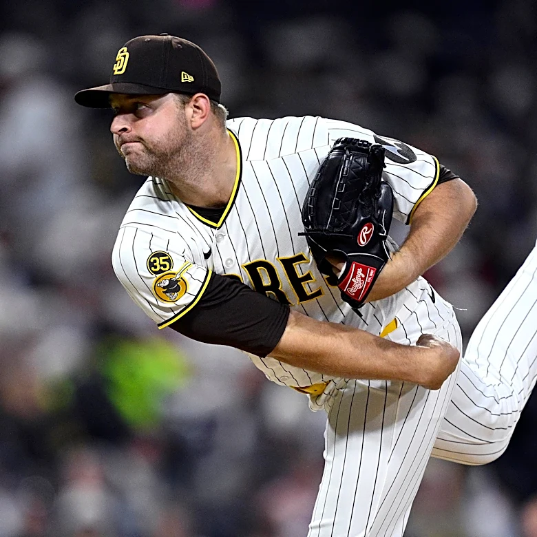Padres eke out win on Machado homer, King gem