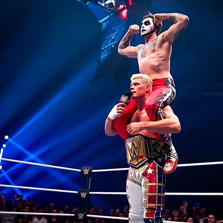 WWE SmackDown in London features a surprise attack and a split (SPOILERS)
