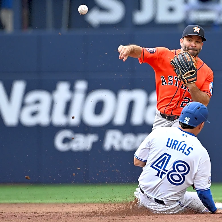 Jays Blow Comeback, Lose 9-7 in 11 Innings