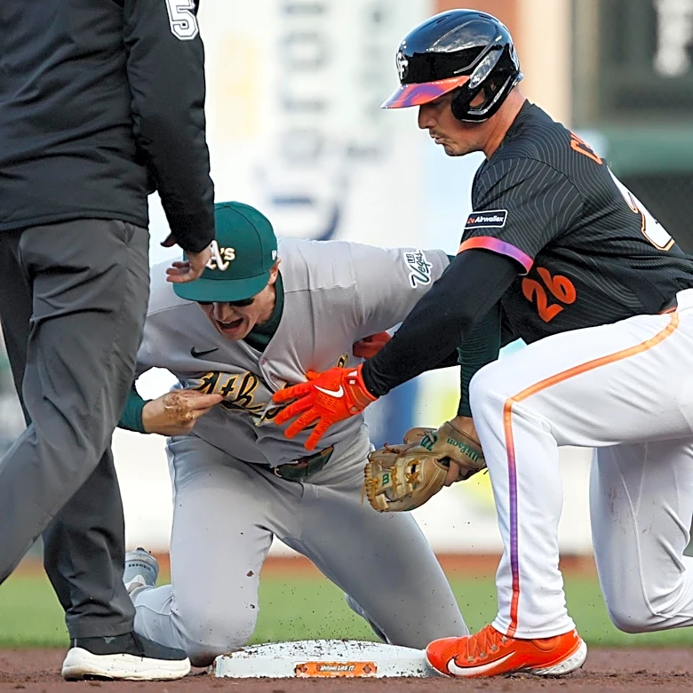 Robbie Ray Stymies A’s as Giants Take Game N0. 1