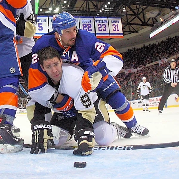 Islanders & NHL News: DuPuis joins Isles; big trades keep coming
