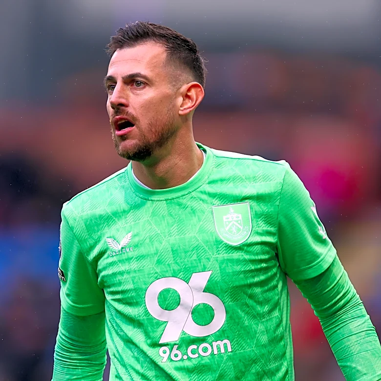 DONE DEAL: Tottenham announces free agent signing of Martin Dubravka