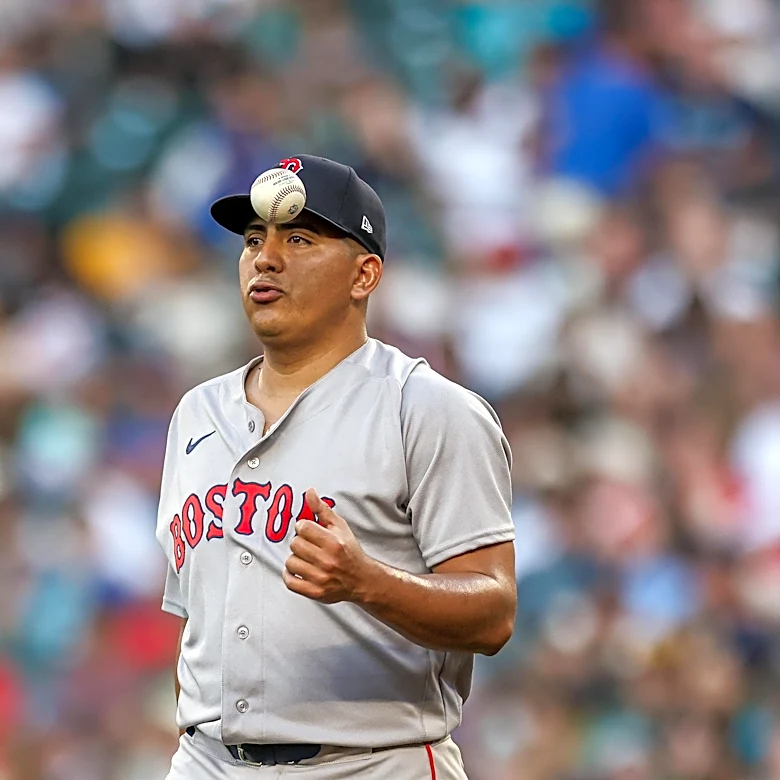 Ranger Suárez takes the ball in search of winning road trip
