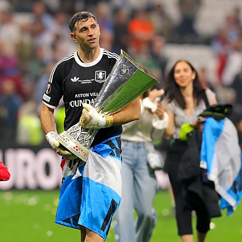 Report: Aston Villa demanding at least €10 million for Juve transfer target Emi Martinez