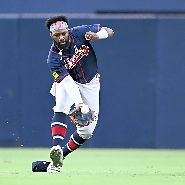 Braves sleepwalk in San Diego and get swept