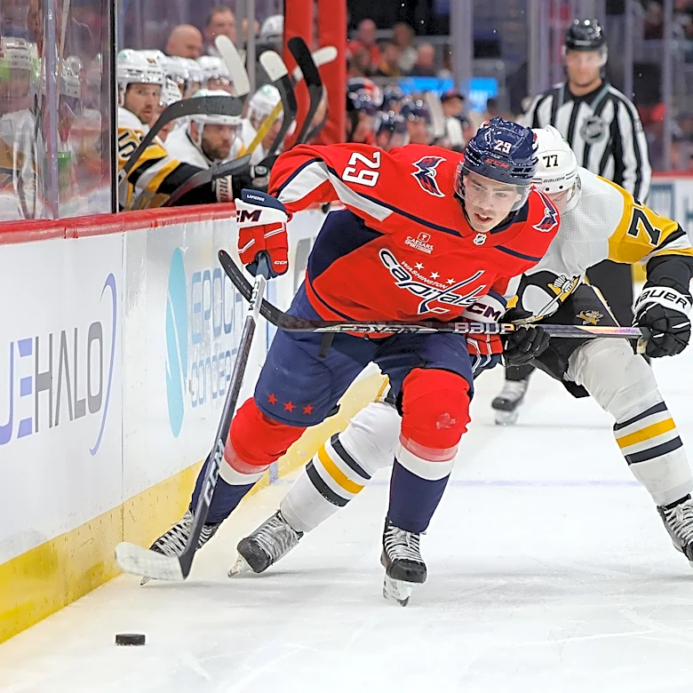 Penguins acquire Hendrix Lapierre
