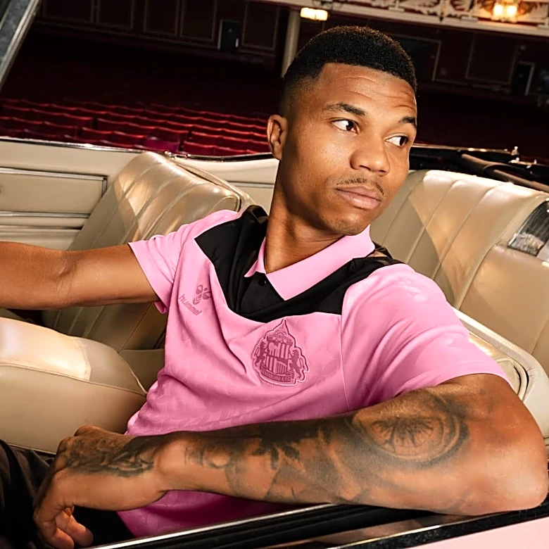 Elvis Comeback Special – The Return Of Sunderland’s Football Pink