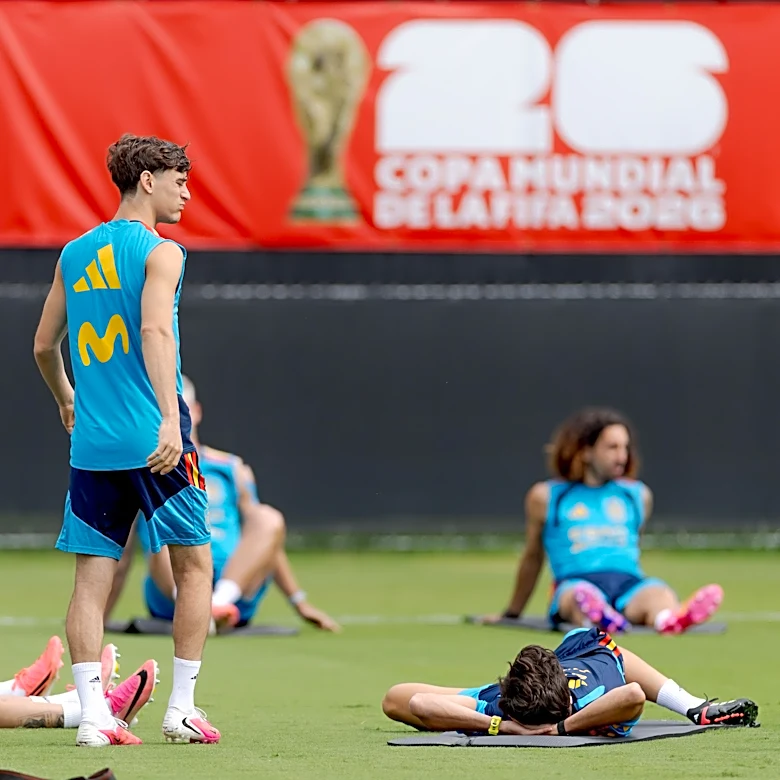 Muñoz: Iraola Played an Important Role in My Decision