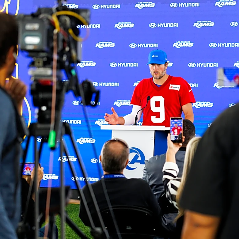 L.A. Rams News: Chris Long interviewed Matthew Stafford, check it out