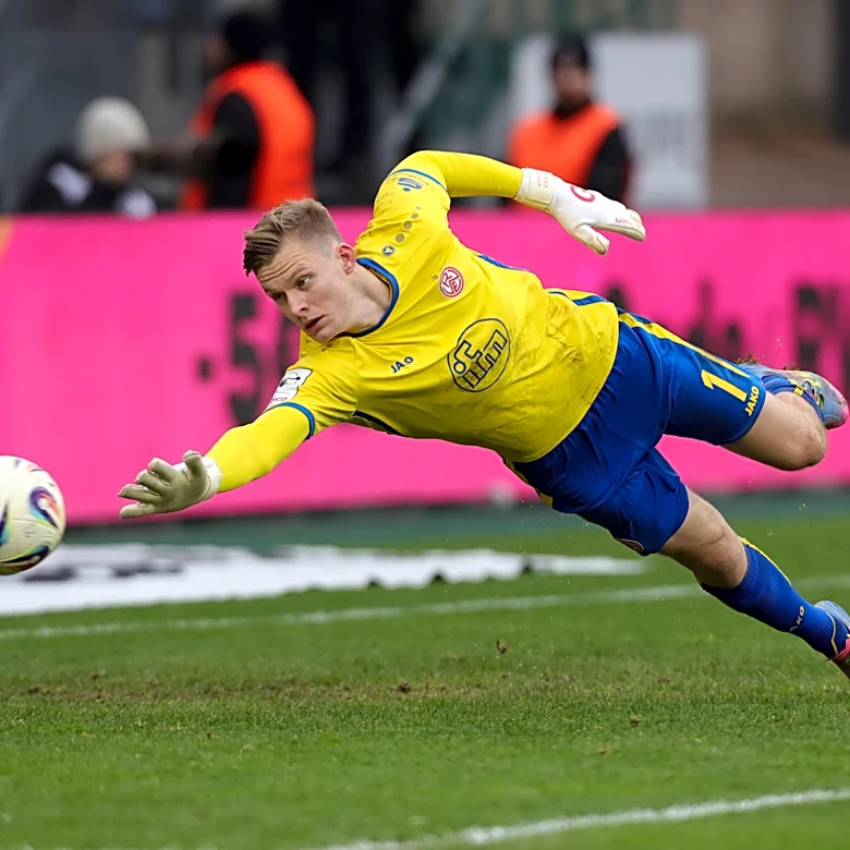 Official: Bayern Munich goalkeeping talent Max Schmitt leaves for Jahn Regensburg