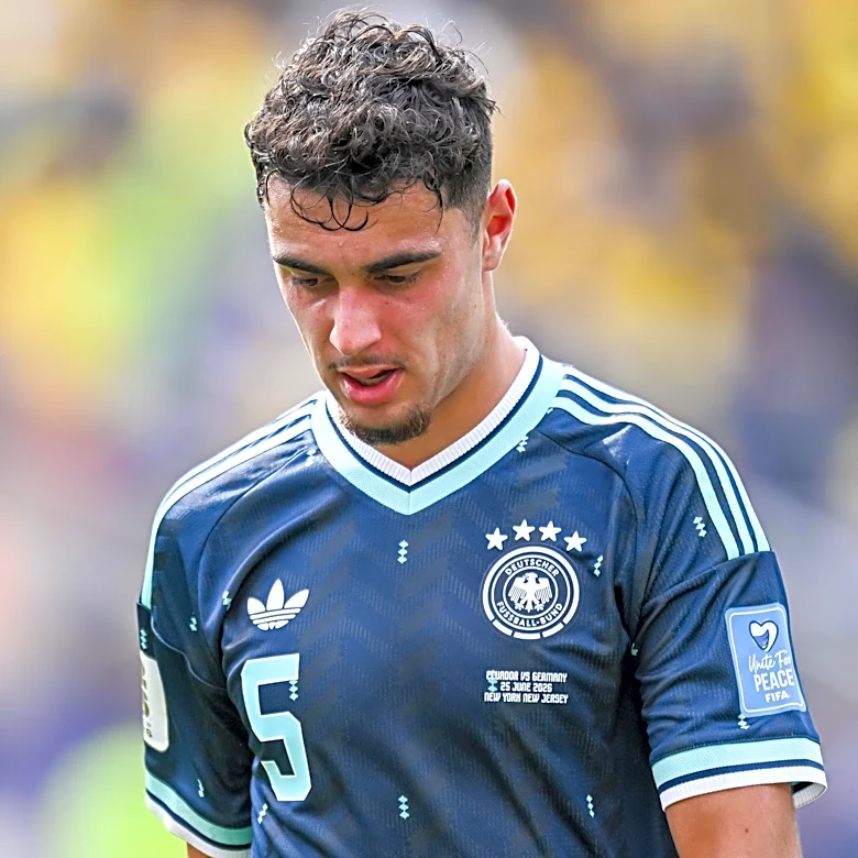Bayern Munich and Germany legend Philipp Lahm calls for Aleksandar Pavlović to be dropped from the XI