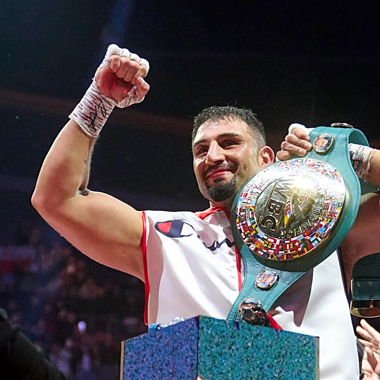 Agit Kabayel promoted to WBC champion after Usyk vacates