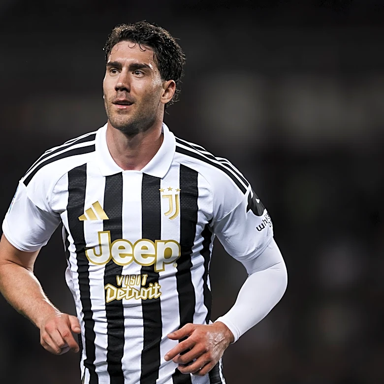 Juventus striker Dušan Vlahović offered to Barcelona