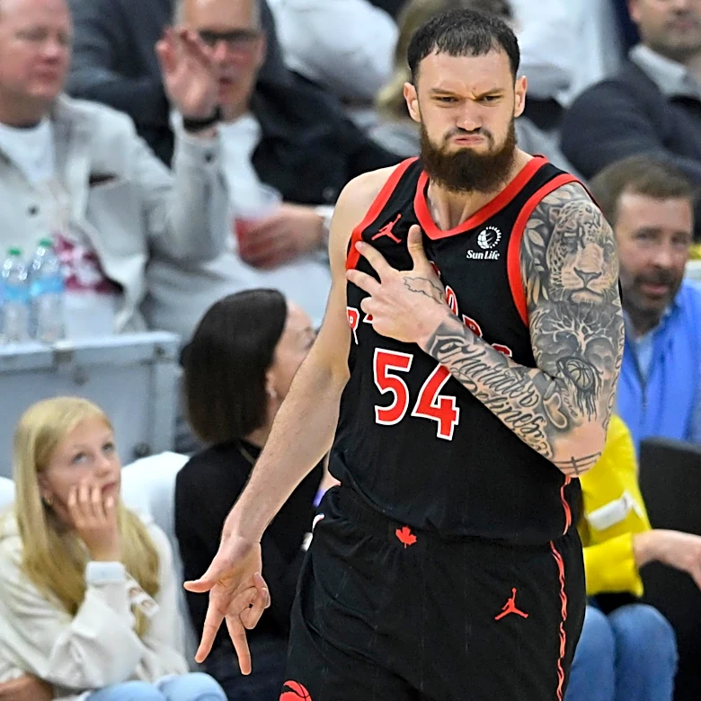 Sandro Mamukelashvili declines player option, hits free agency