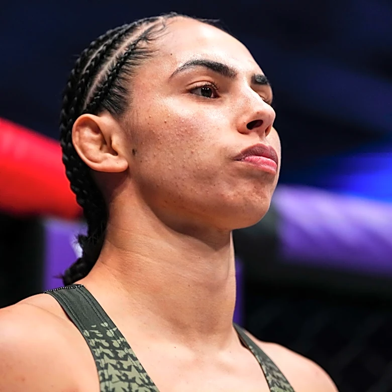 Ariane Lipski da Silva retires after first-round submission loss