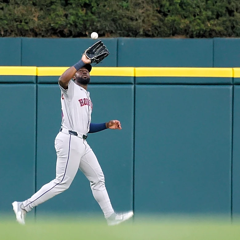 Astros 9th Inning Rally Falls Short in 5-4 Loss to Twins