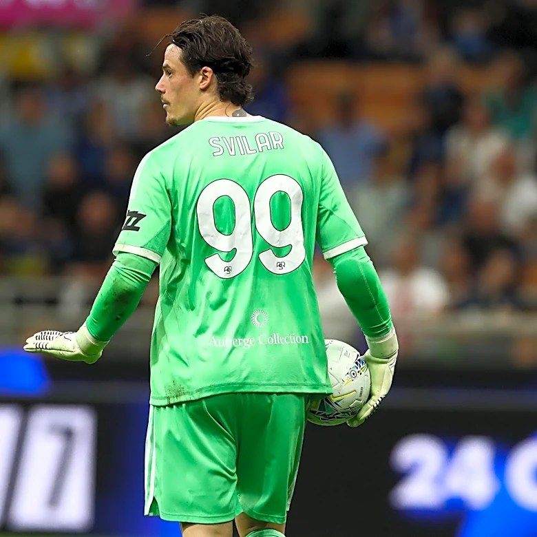 Report: Juventus make last minute offer for Svilar