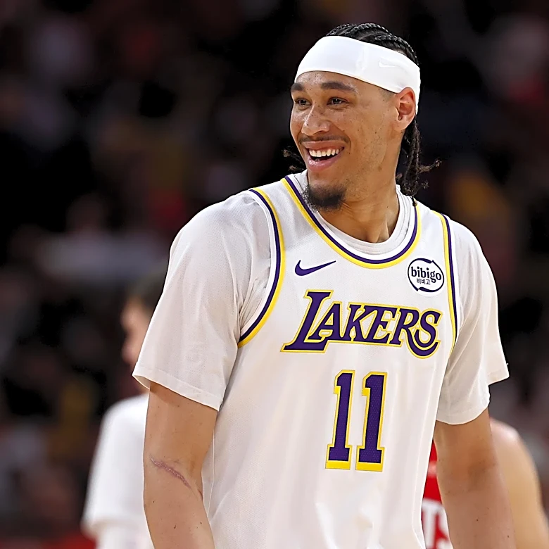 Utah Jazz sign former Lakers center on two-year deal