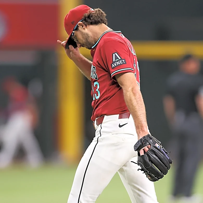 Giants Finally End Skid with 6-4 Triumph