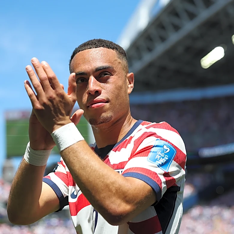 Barcelona could profit off USA star Sergiño Dest transfer