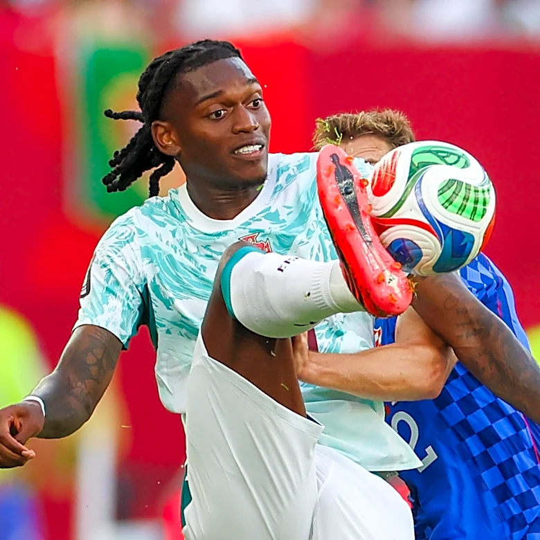 REPORT: Jorge Mendes pushing deal to bring Rafael Leao to Tottenham
