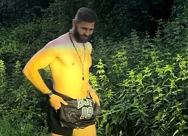 Jiri Prochazka disrobes, wanders into stinging nettle because itchy rash, burning skin improve fight IQ (obviously)