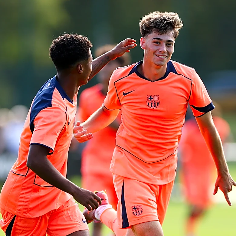 Exciting teenage striker Oscar Gistau signs contract until 2028 at Barcelona