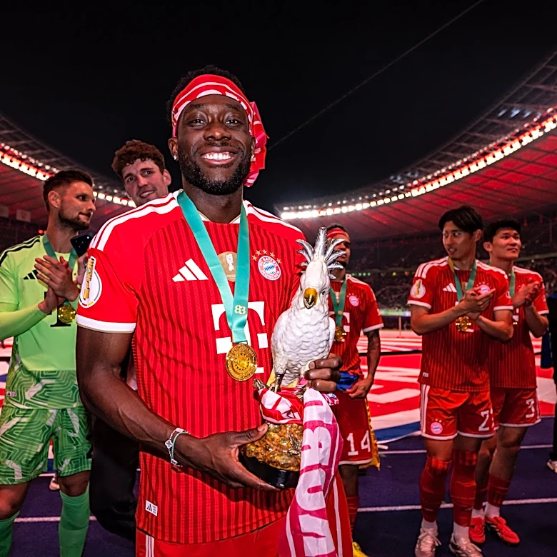 Report: Bayern Munich planning to keep Alphonso Davies and Nathaniel Brown