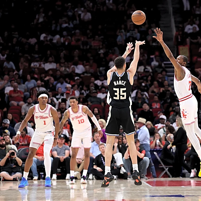 Bucks waive Pete Nance
