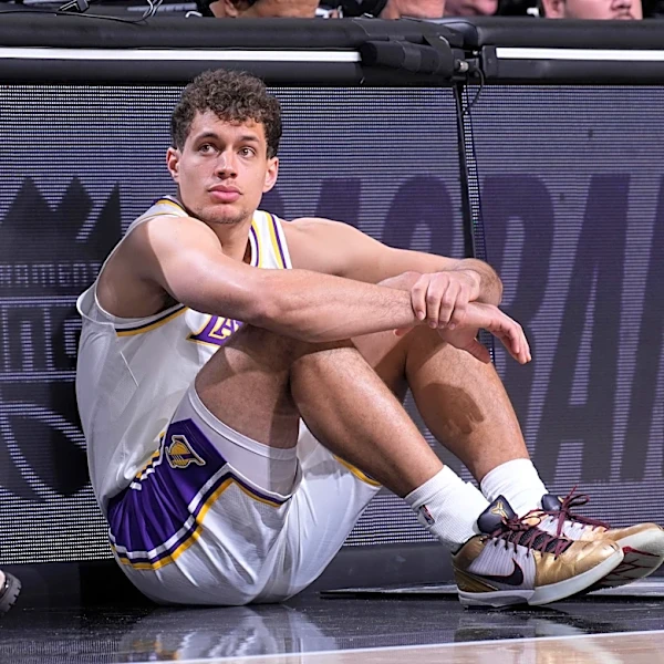 Lakers re-sign Chris Mañon to two-way contract