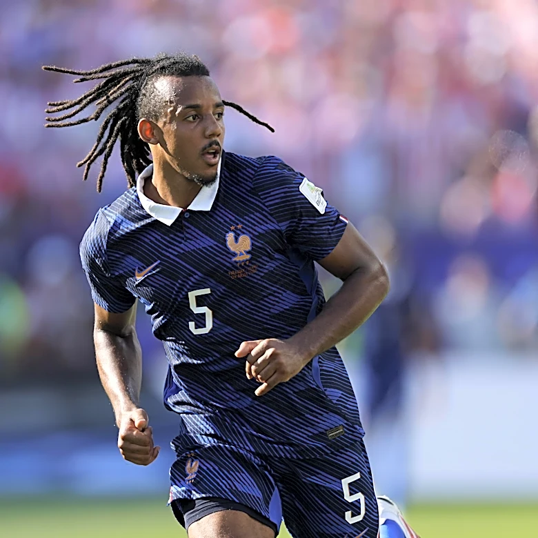 Bayern Munich News: Jules Koundé on radar of FC Bayern; FC Barcelona eyeing Manchester United’s Benjamin Šeško; and MORE!