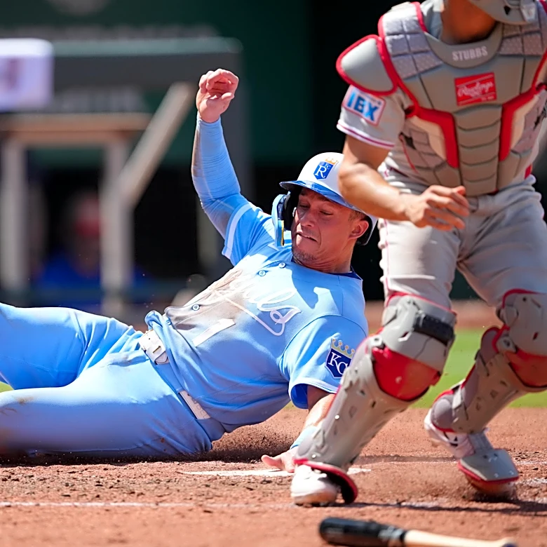 Royals beat Phillies on hot day in Sunday matinee