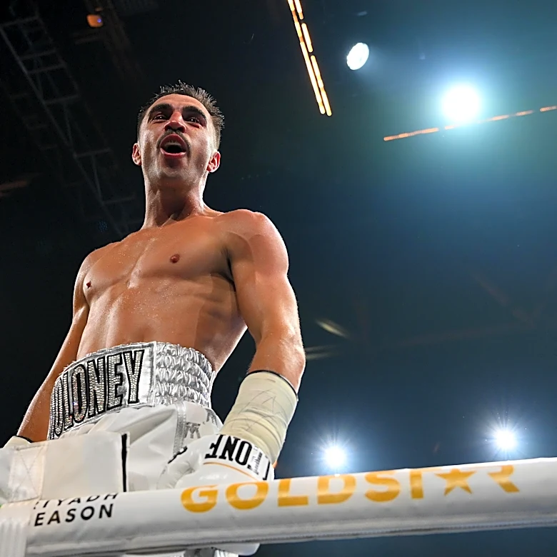 Jason Moloney signs with Zuffa Boxing