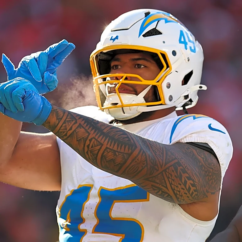 Tuli Tuipulotu completely snubbed in top pass rusher rankings