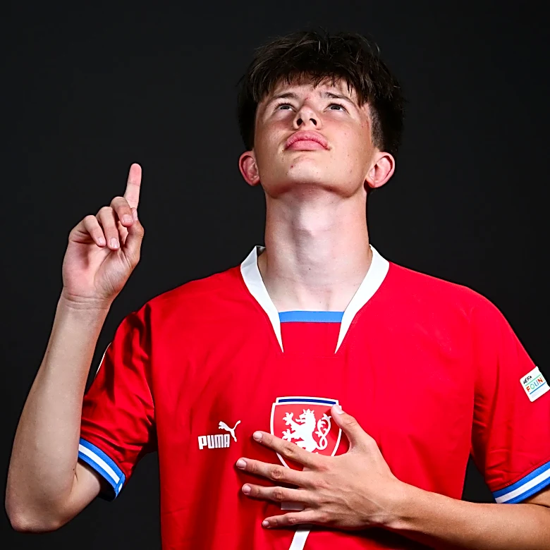 Report: Bayern Munich in talks for 16-year-old Czech starlet Matouš Srb