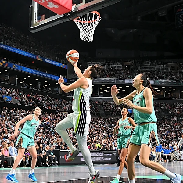 Brutal 2nd quarter dooms Liberty against Wings, 88-77