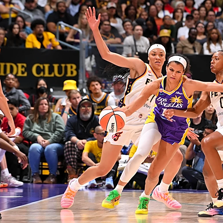 Sparks snap losing streak with win over Fever