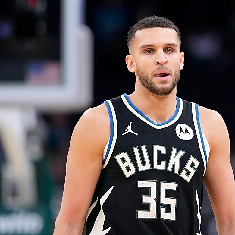 Bucks re-sign Pete Nance