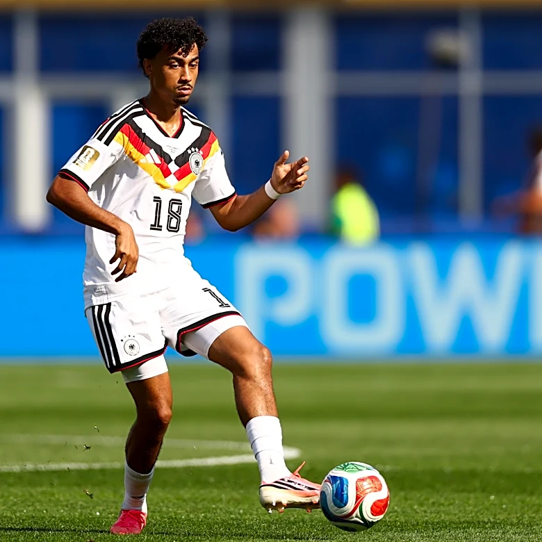 Nathaniel Brown seen as midfield option for Bayern Munich