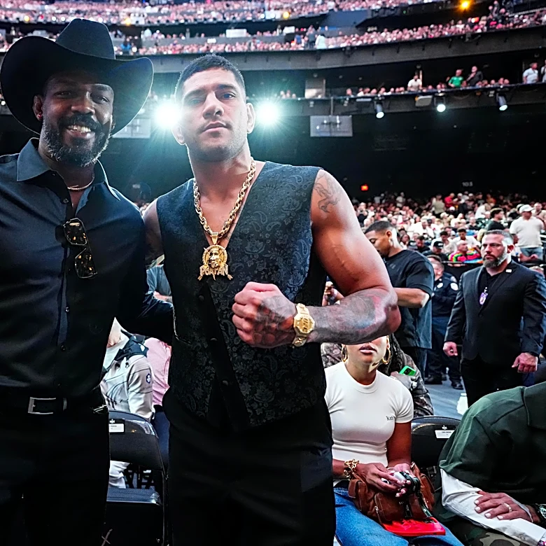 Jon Jones squashes beef with Alex Pereira: ‘I meant no disrespect’