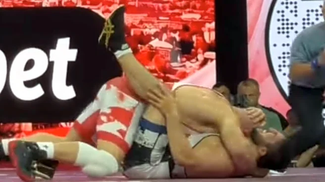 Kyle Snyder scores pinfall victory over Abdulrashid Sadulaev in showdown between Olympic champions at RAF Georgia