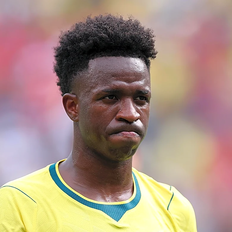 Bayern Munich News: FC Bayern, PSG, Chelsea keeping tabs on Real Madrid’s Vinícius Júnior; Mo Salah to…Kansas City?; and MORE!