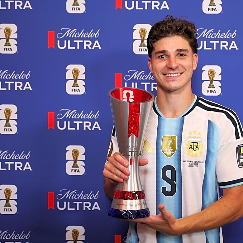 Arsenal ‘pushing’ to beat Barcelona to Julian Alvarez transfer