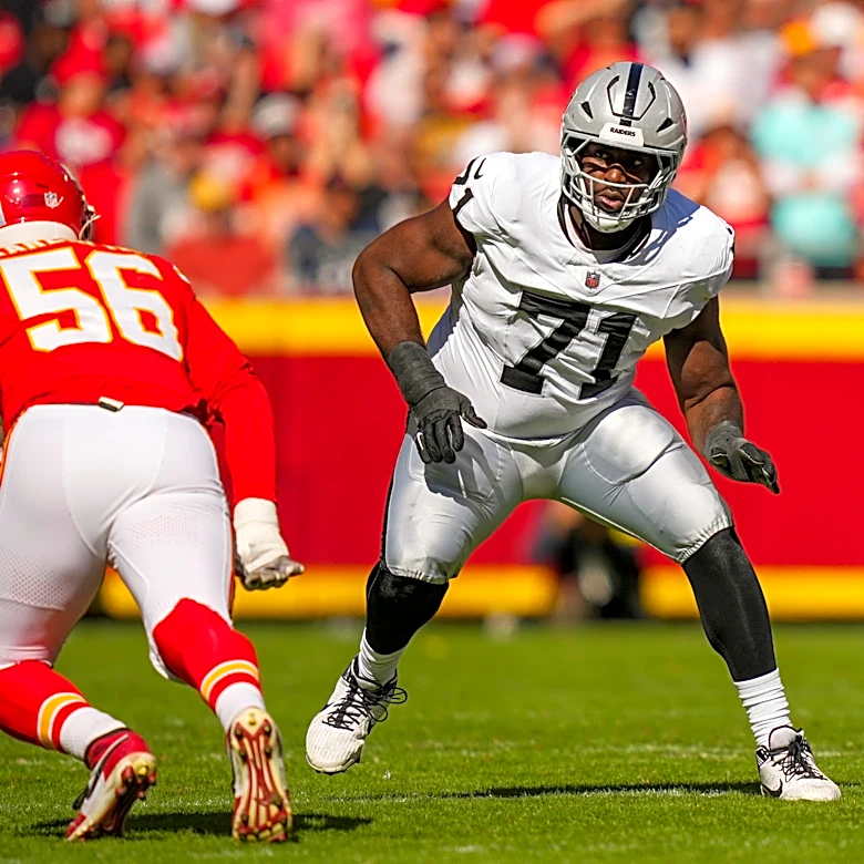 Exploring why DJ Glaze entrenched as the Raiders starting right tackle